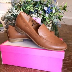 Jessica Carlyle Womens Tan Jenoa Flat Loafer Comfort Shoe